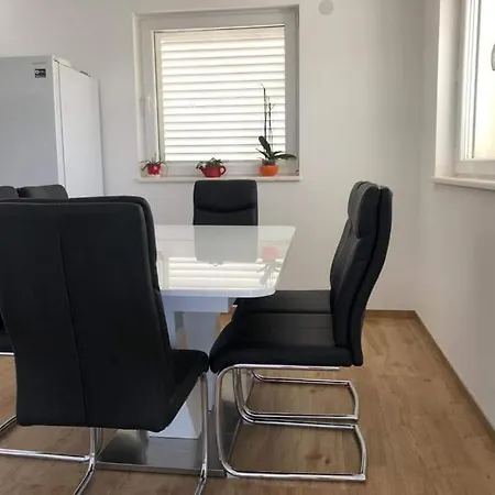 Apartment Maja *